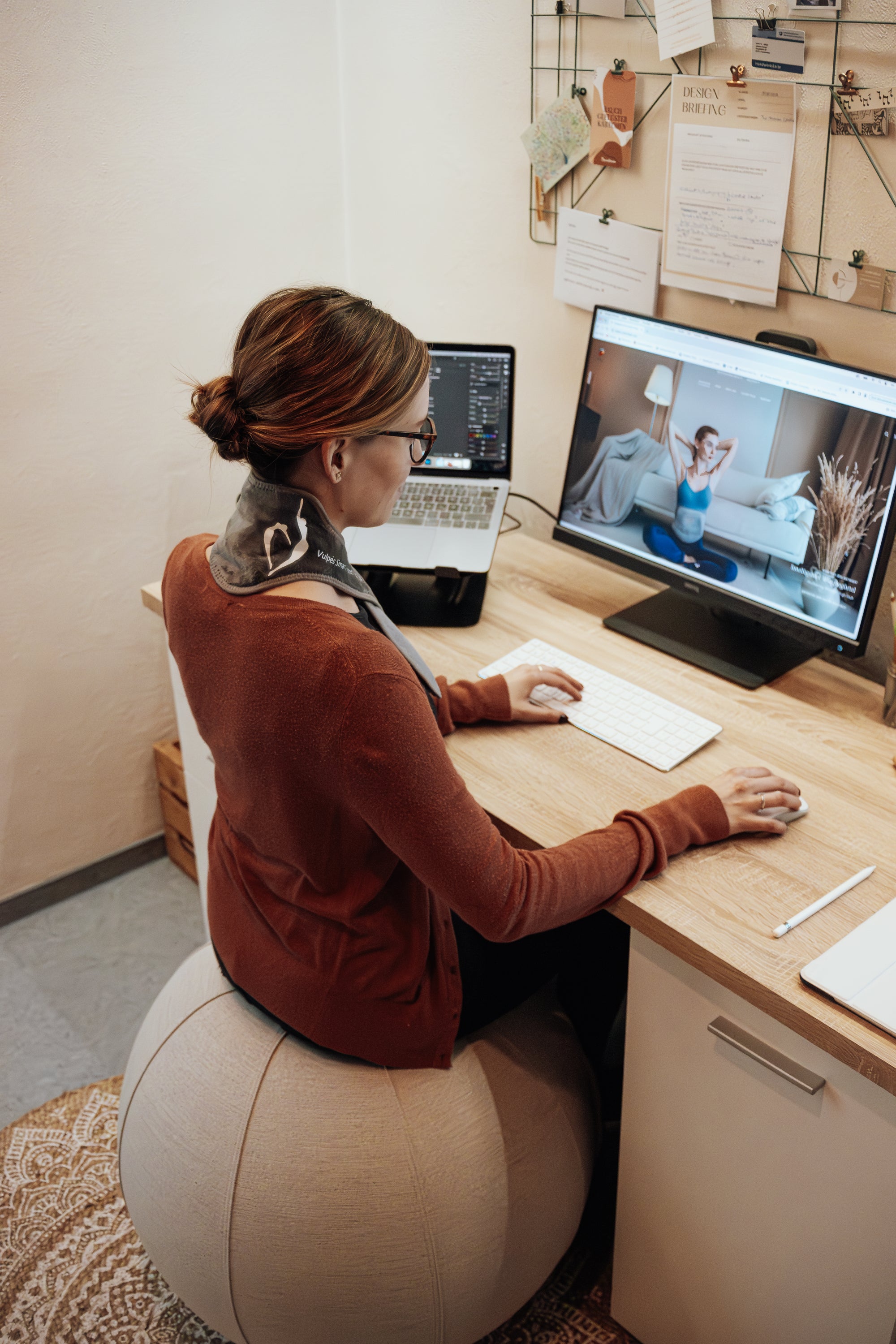 Heat Therapy for Tension Relief in the Office: A Comprehensive Solution for Common Workplace Discomfort