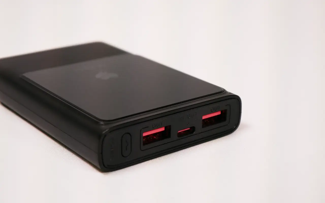 OKZU Power Bank da 5 V, 2 A, 10000 mAh, per gilet riscaldato, sottile, leggero, compatto, caricatore portatile USB C, batteria per vestiti riscaldati OKZU Power Bank da 5 V, 2 A, 10000 mAh, per gilet riscaldato, sottile, leggero, compatto, caricatore portatile USB C, batteria per vestiti riscaldati